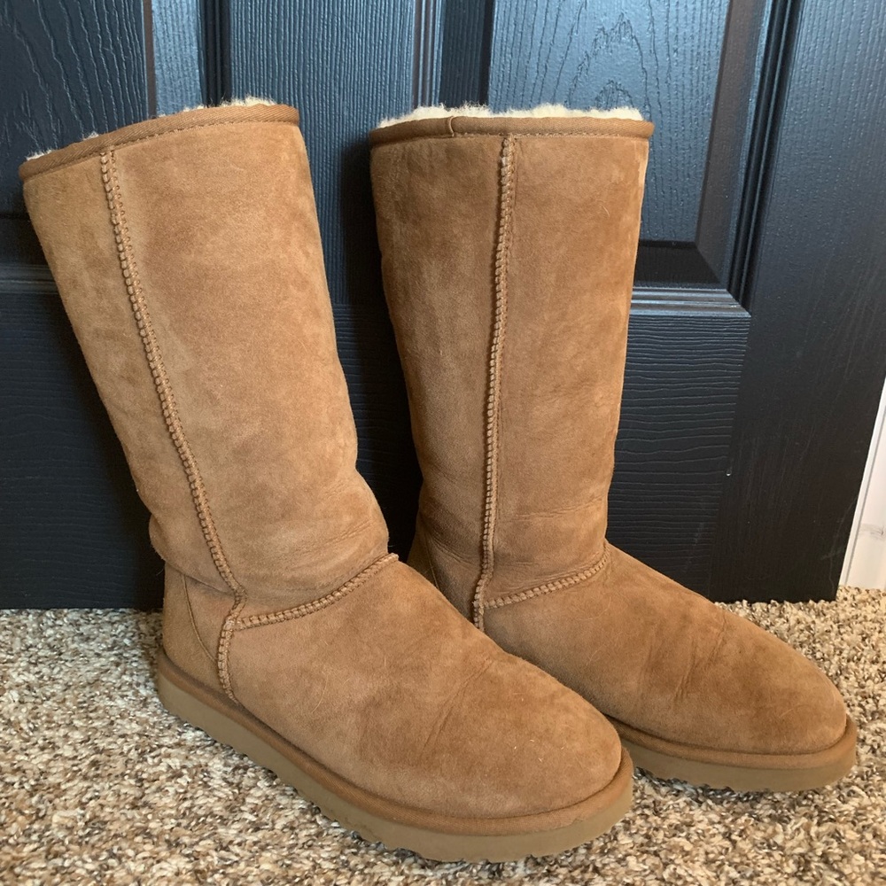 Classic tall brown UGG boots EUC